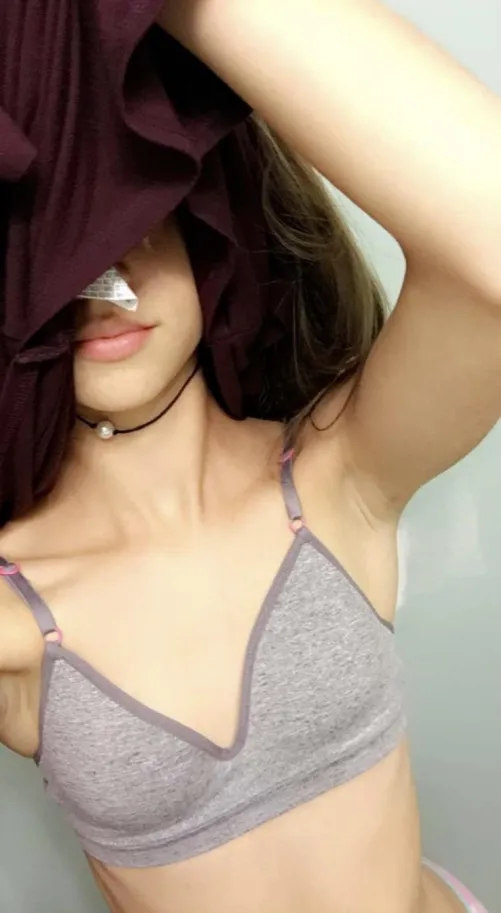 (Location) Vancouver 19 F4M. Have a face pic if u dm.