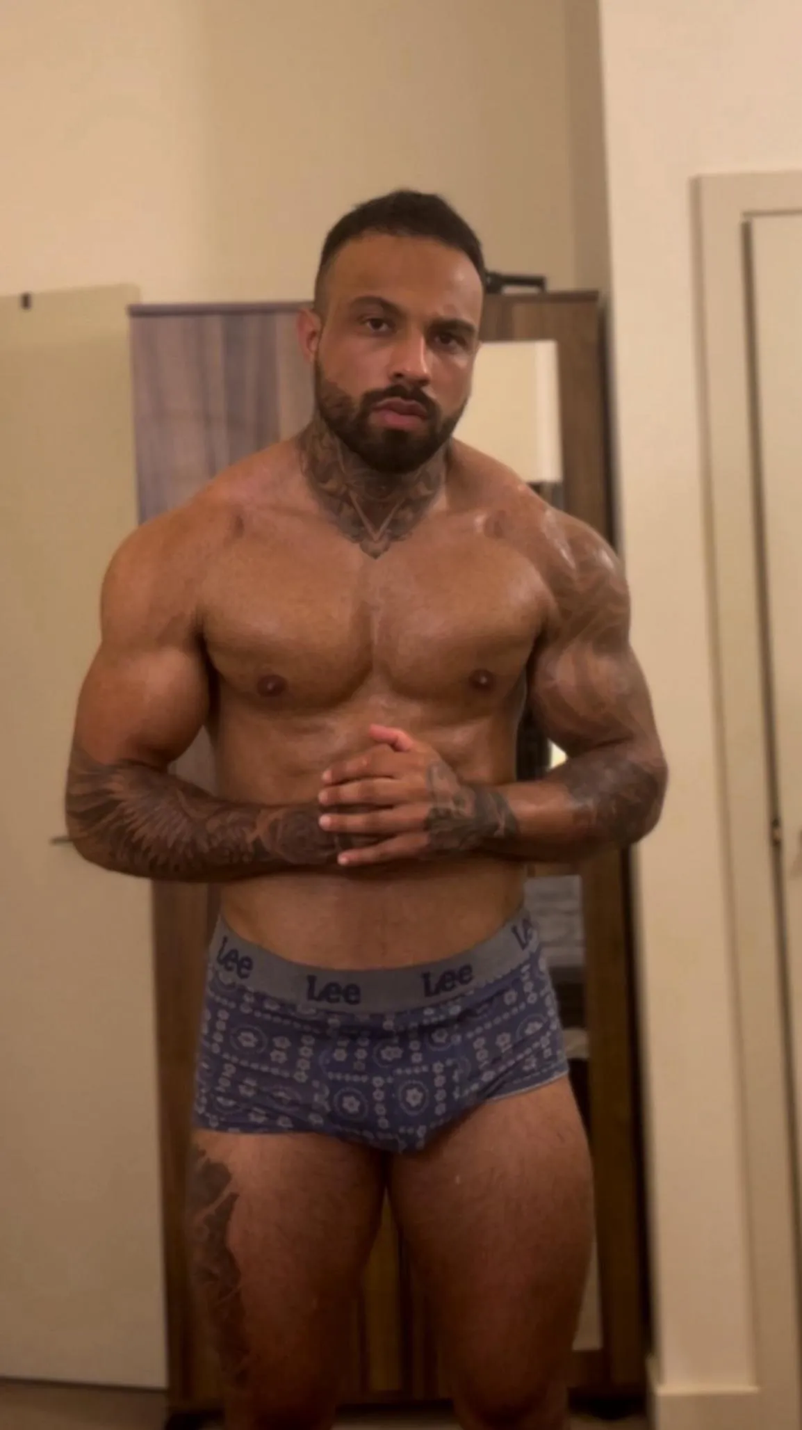 Looking for long term obedient piggy, 🐷