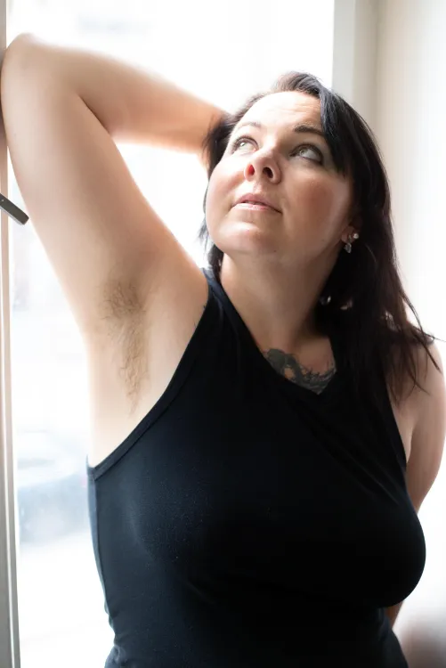 Would you lick my hairy armpits? 😏🌿