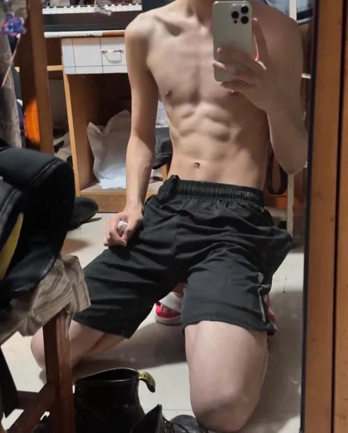 19 What is a nice big biceps I'm a visual learner btw