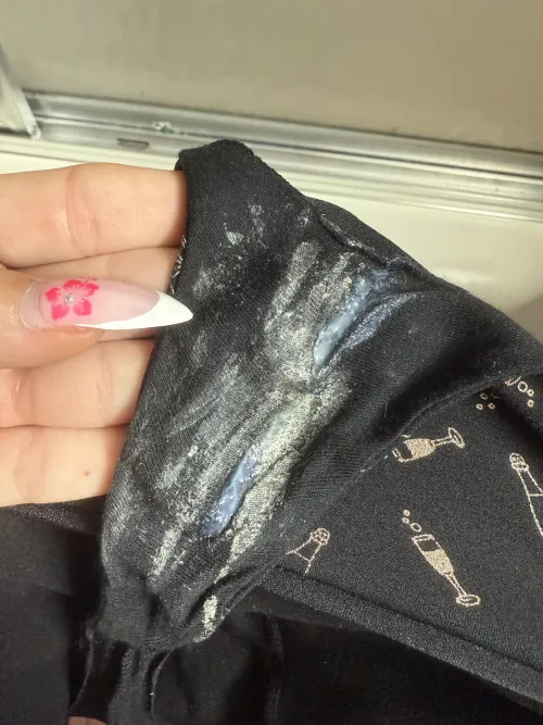 Cheers to being blessed with that wet wet 🤍 one sniff & you’ll be addicted for life 😋