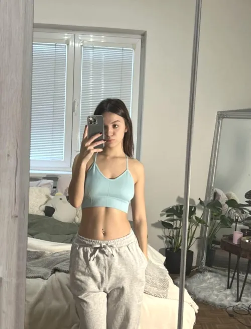 20F would you like me to be your gym buddy? or fuck buddy? you choose ;)