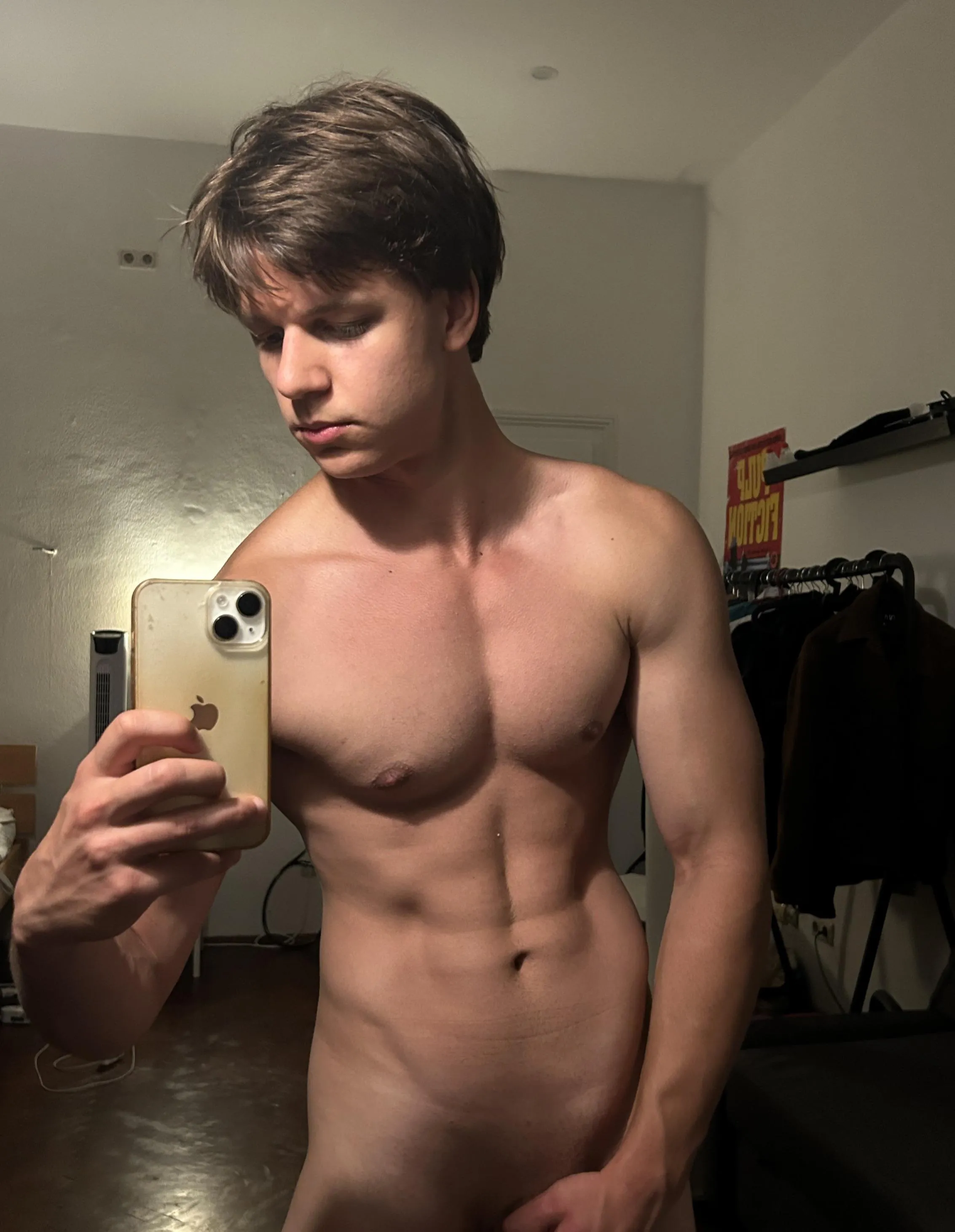 (20)What would you do if you saw your roommate like this?