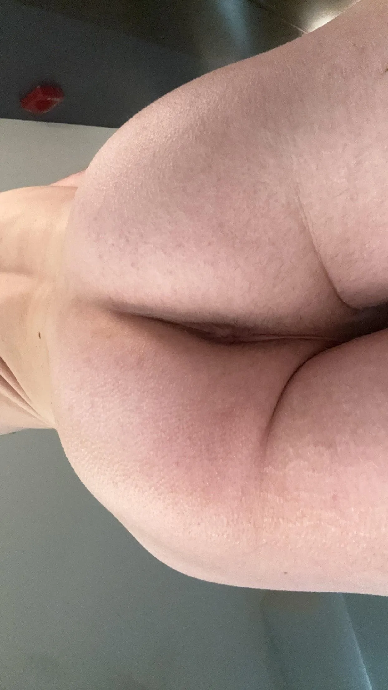 22. Bottom hosting in a hotel for hot tops around my age snap- foxx086