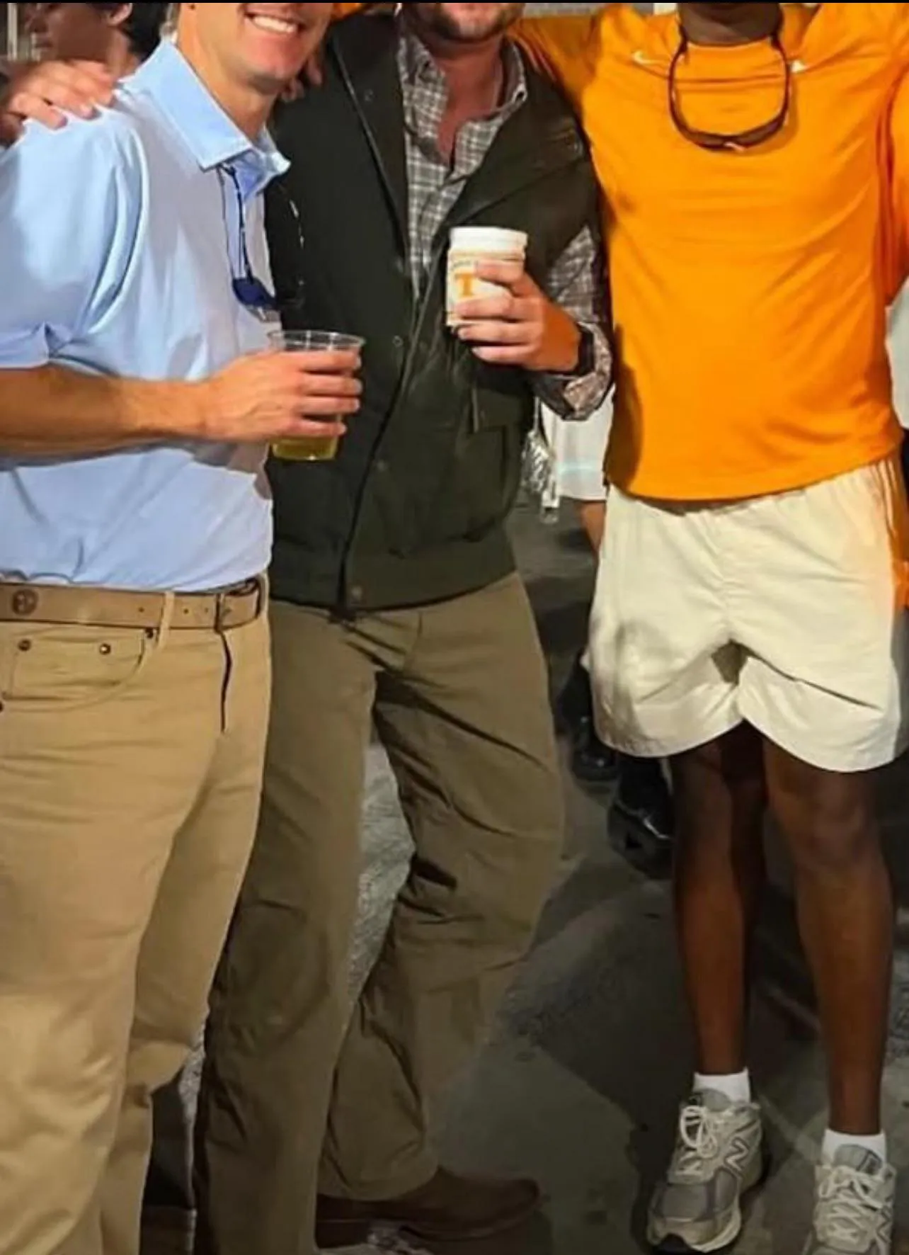 27 Country guy in Nashville looking for other country men hosting at my hotel downtown. Men message me if you’re interested!