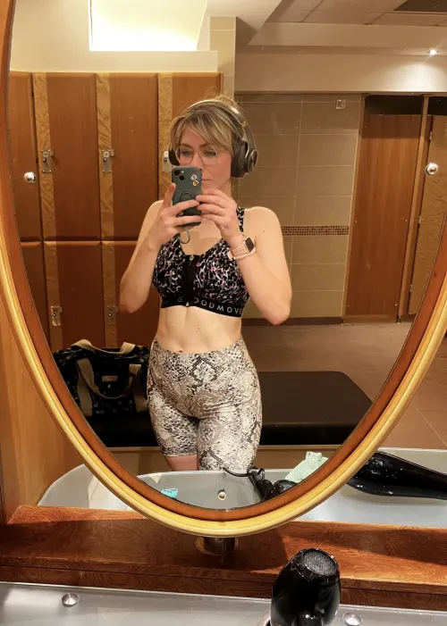 35yo mom, first time share. Hi :)