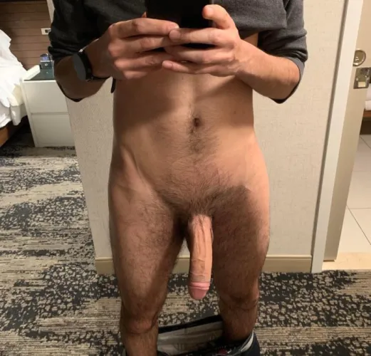 Any ladies still up and looking for an 8 inch cock? Let me know, have hotel room in Chandler 😈