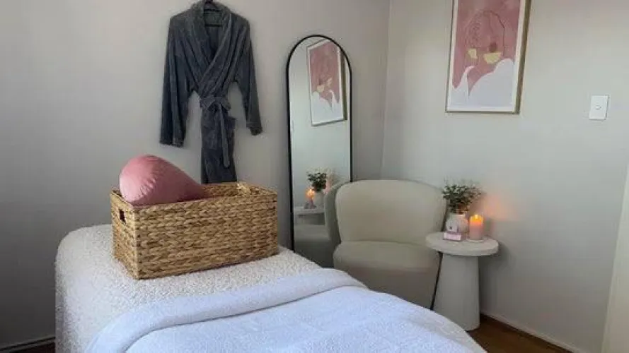 Are you a female wanting to experience an erotic massage ? Perhaps looking to treat your lady ? 32 yo (m) with 10 years experience in erotic and sensual massage, drop me a dm for more info