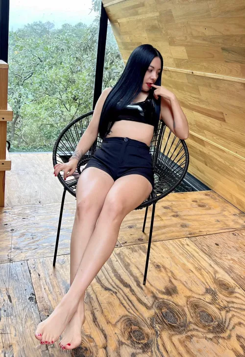 Do you rate my legs? 🖤