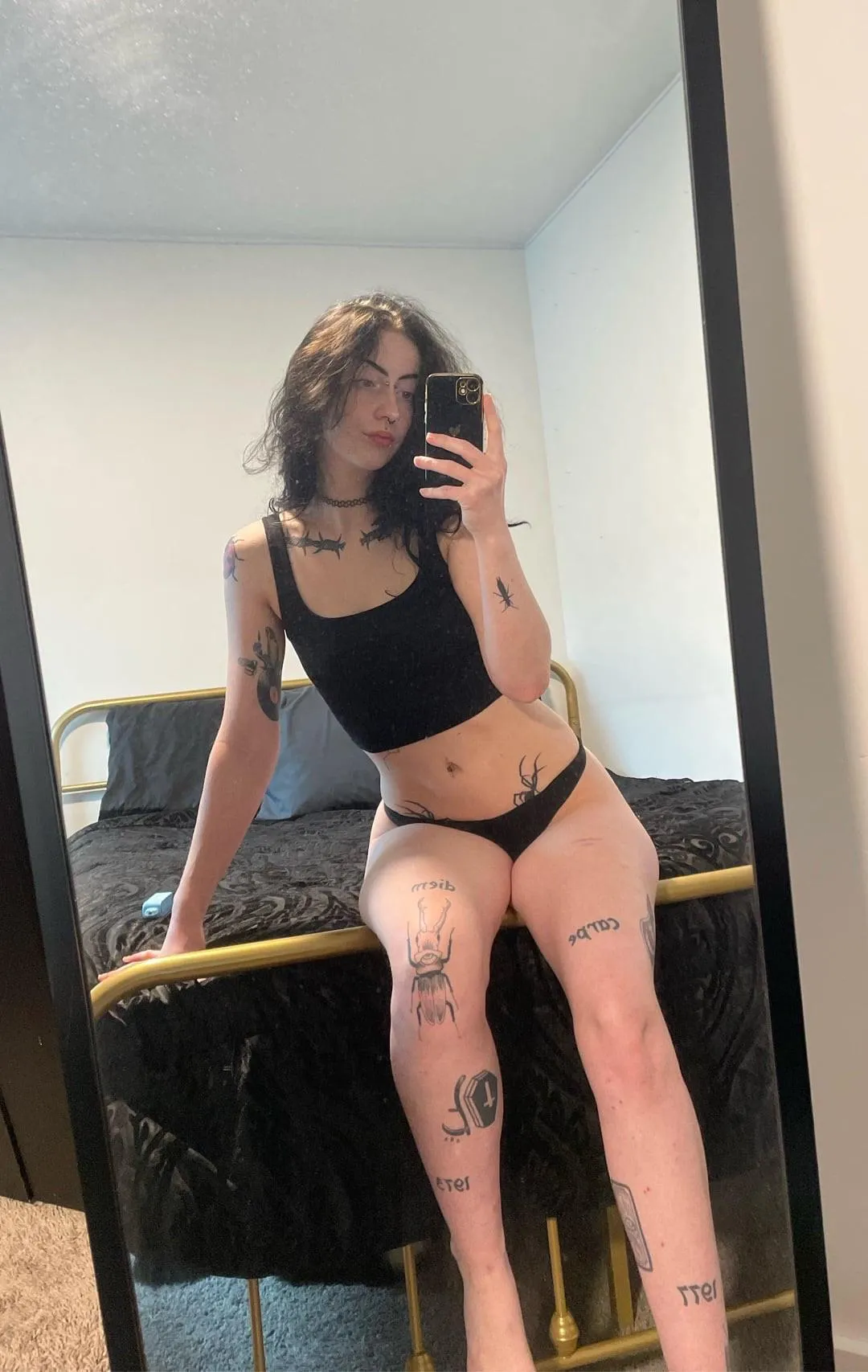 do you want an emo slut in your life?😈