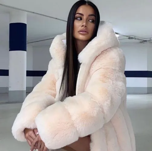 Fur is just too majestic to not jerk off to….