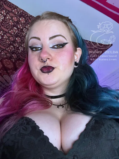 I wonder if it’ll be my pretty hair, my perfect cleavage, my sexy lips, or my siren stare that will trigger your eventual relapse. 🖤 Either way, we both know you’re about to break.