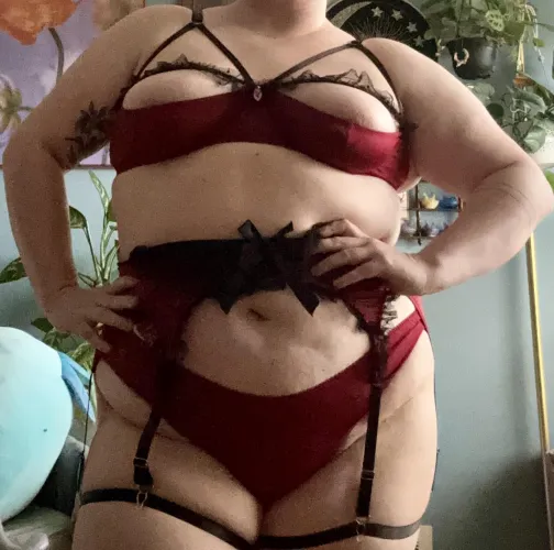 I’m kinky, horny, and so bored!! Let’s chat! I love filming custom videos