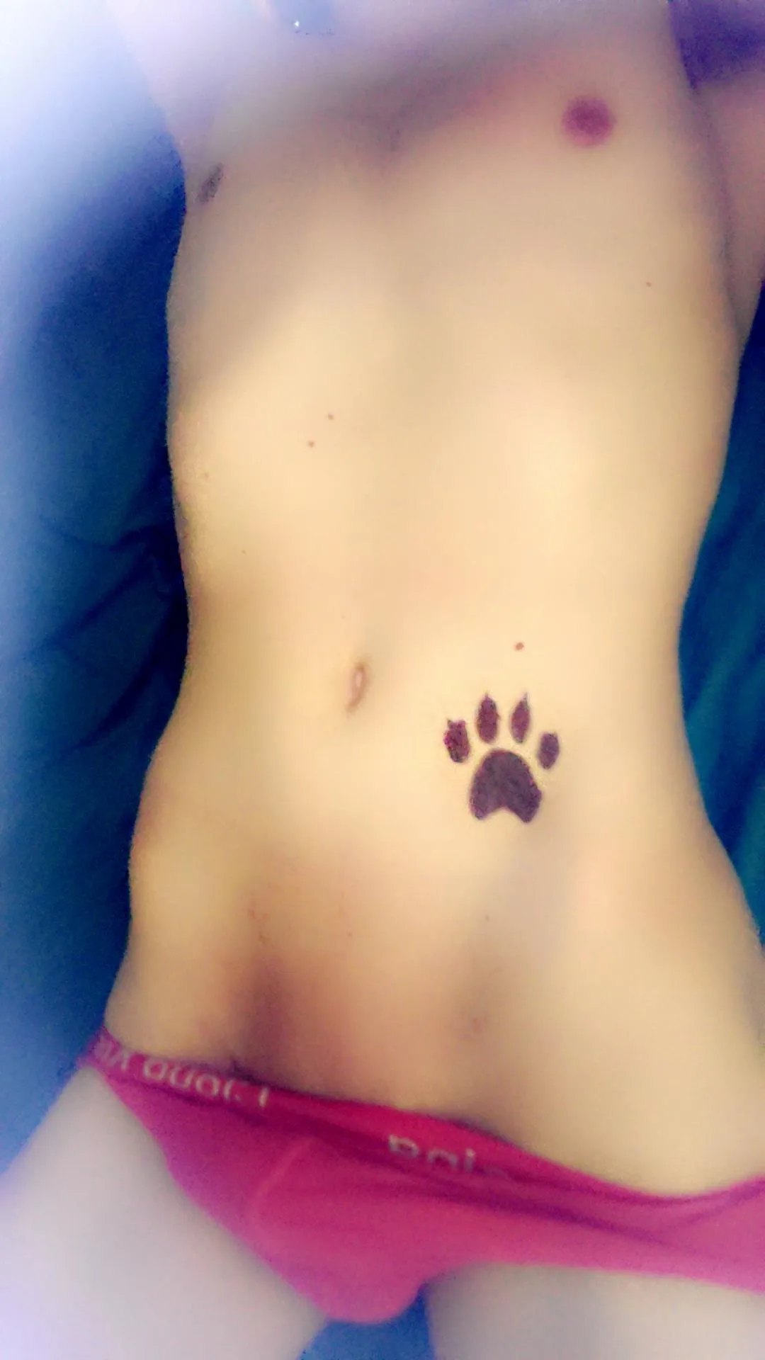 J'ai envie depuis des années de me faire tattoo une patte furry, voici un aperçu 🤗 Cool, pas cool ? (Il nest pas encore piqué)
