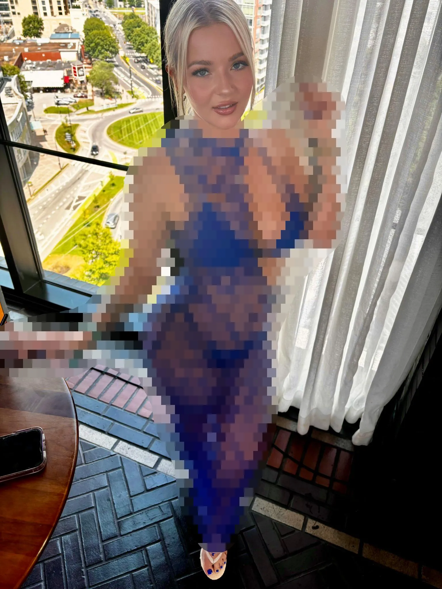 Keep your eyes down at my toes loser!