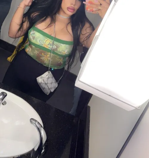 Let me hear my phone go off with notifications 💰💸🏧