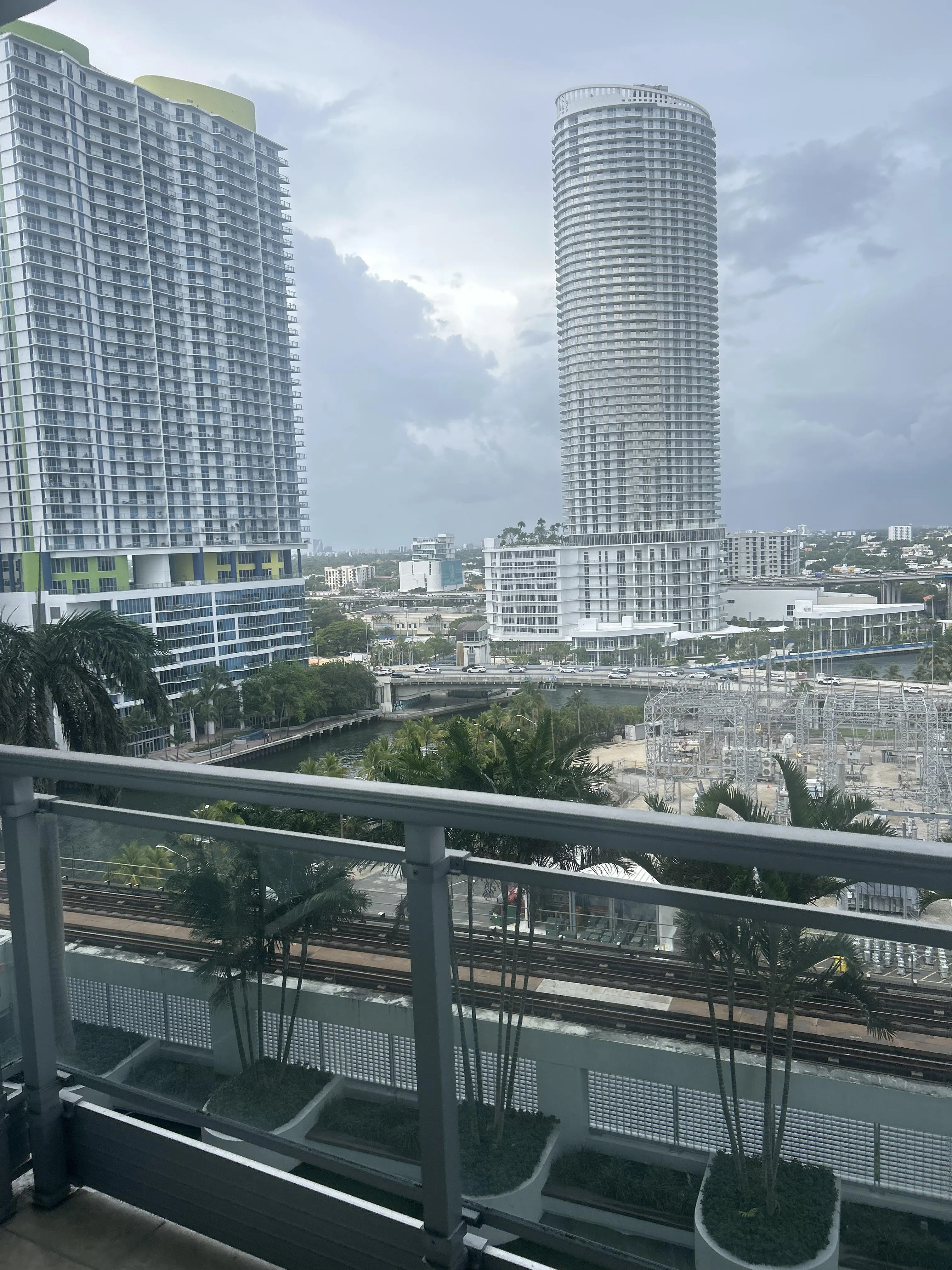 M4MF/F come have balcony fun?