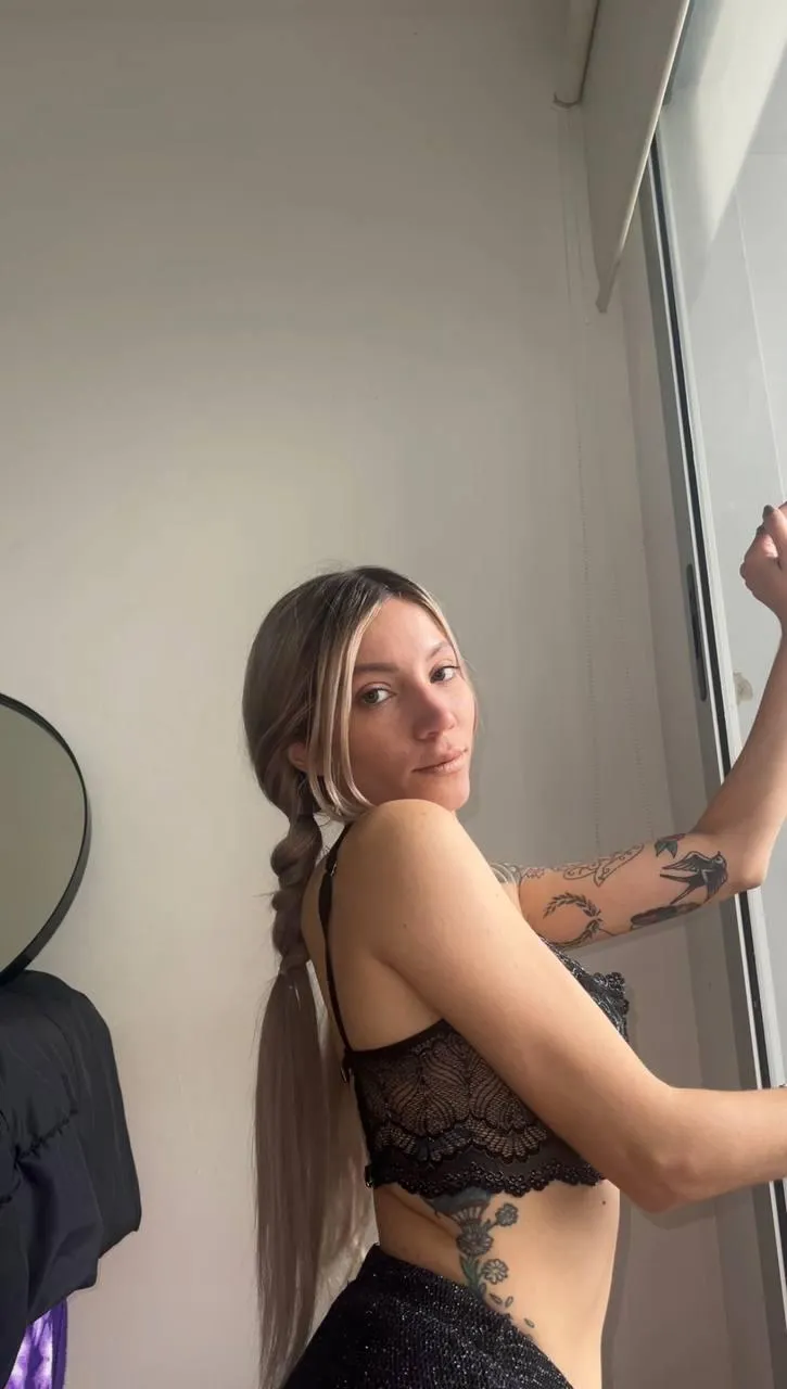 Mon corps sexy recherche activement un homme avec qui partager une aventure ce soir en France. Je suis prête à suivre tes instructions.