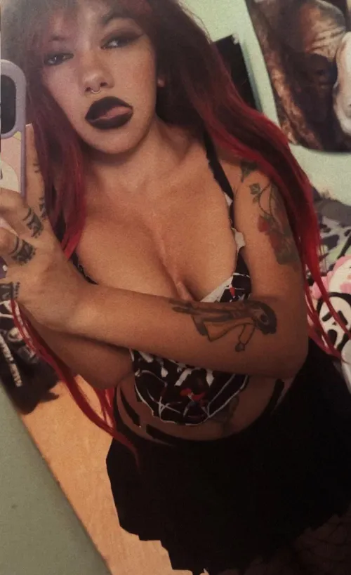 No games, just me… turned on and waiting🖤👉🏽👈🏽