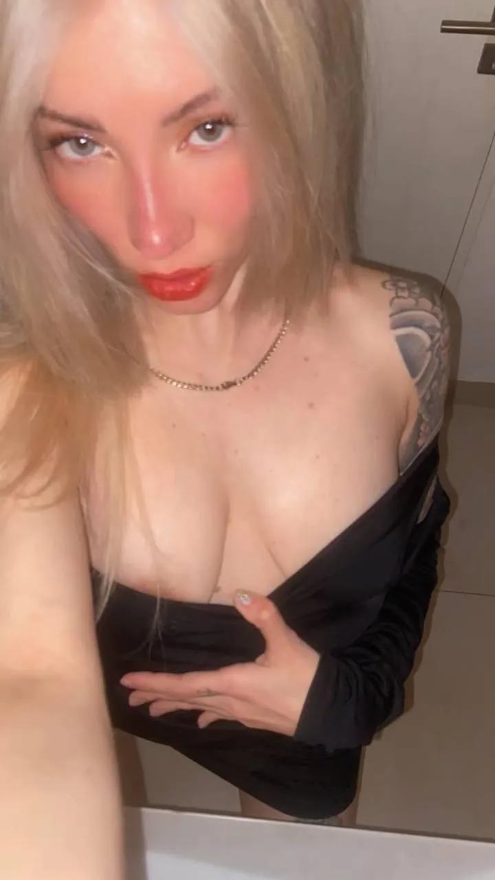 No support. Just confidence and a whole lot of tease