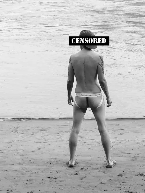 Nude beach, a lot of action going on there 😈 sc @twink4use