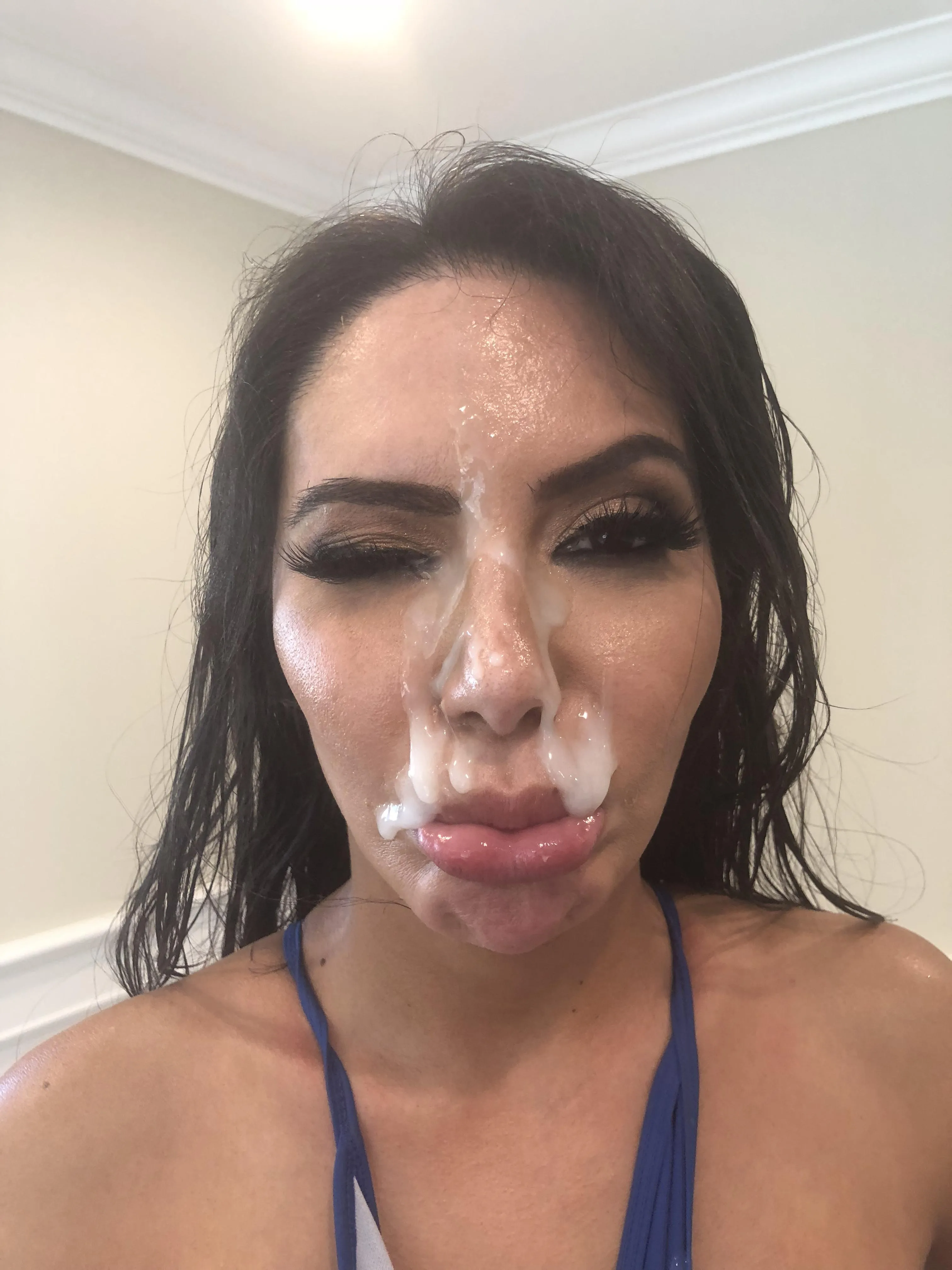 One of my dreams is to fuck that mouth and give her a cumshot