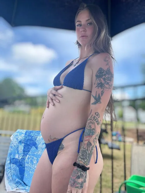 Public eyes can’t handle this mama glow 🔥