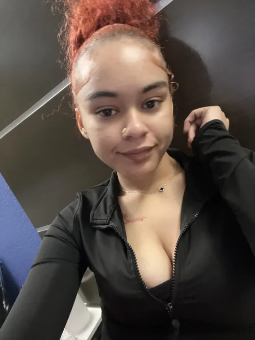 Super fucking high & ready to leave your pockets as empty as your lonely soul 😈💅🏽