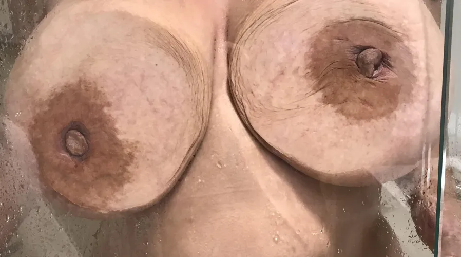 Thick latina tits on glass 1