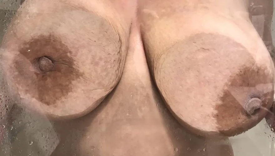 Thick Latina tits on glass 3