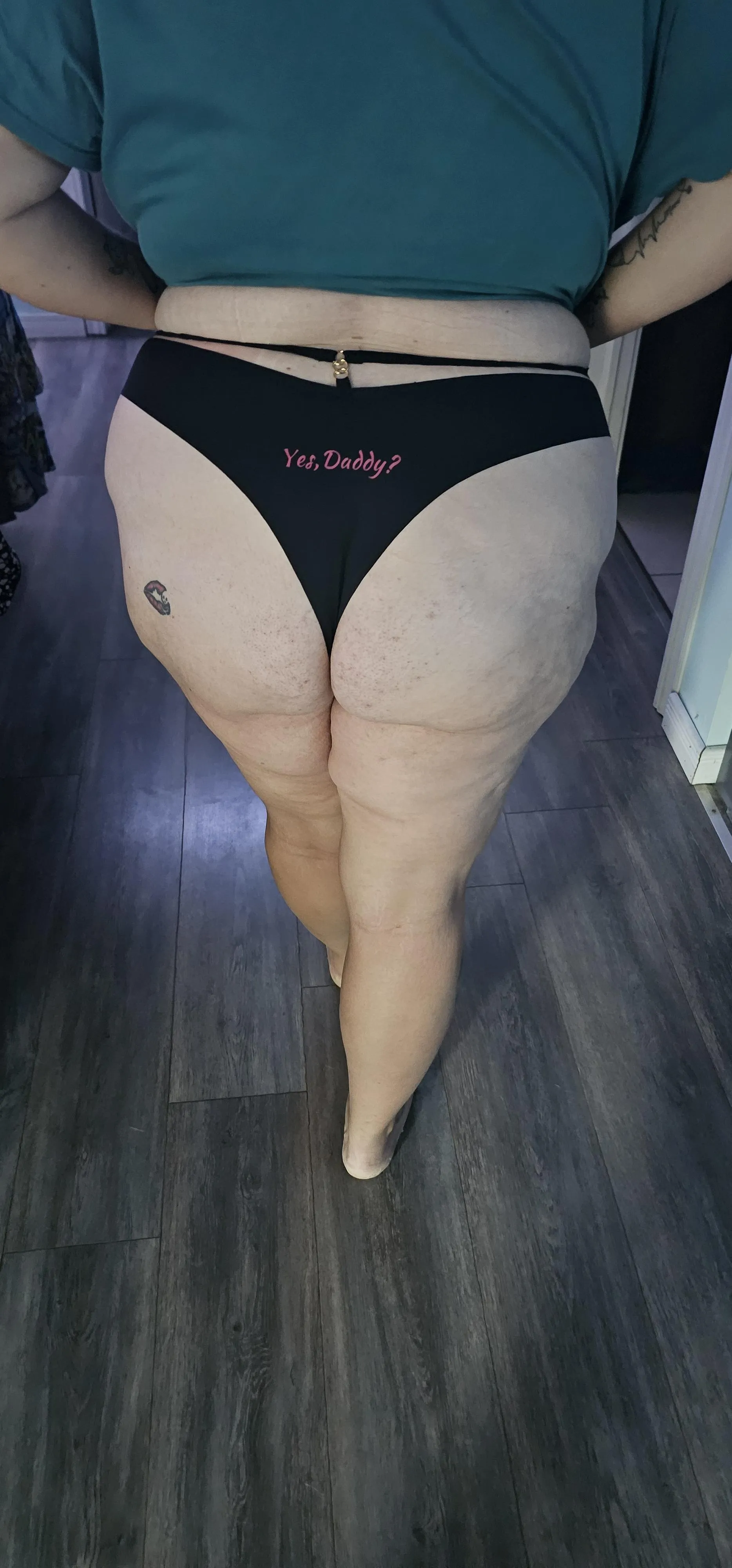 Wifey is a good trucker wife 😇😋