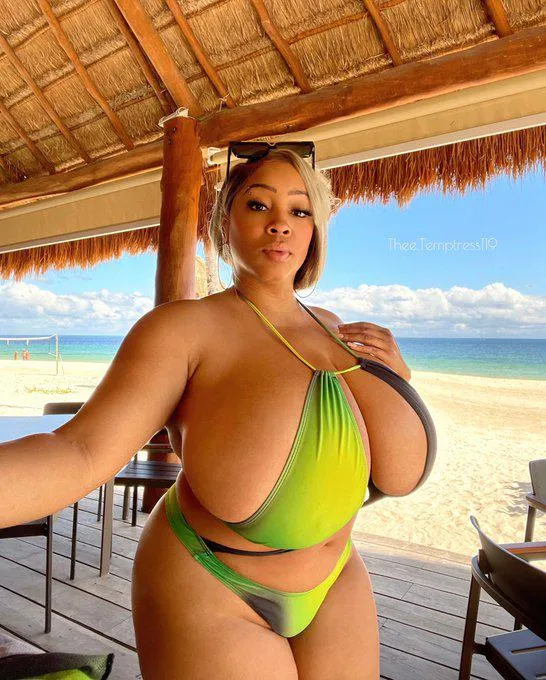 Wow gorgeous bikini milf