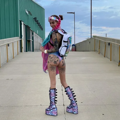 Your new favorite rave bae 😻