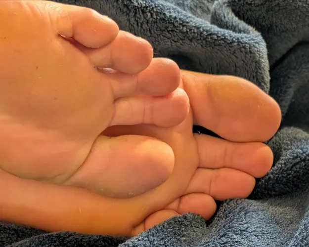 Aww isn't that sad, your boyfriend caught the shrinking virus and you didn't. Now he's living your dream of worshipping my massive feet and you just get to stand there and watch