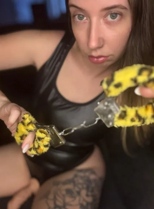 I want a slave who will let me tie him up