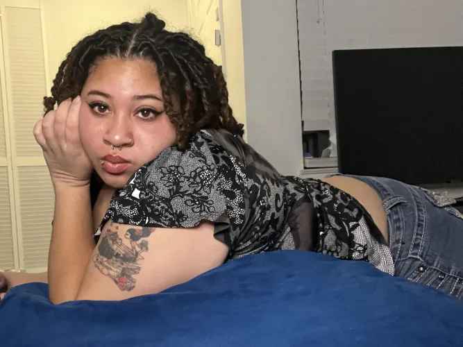 On your knees where you belong whiteboy, it’s time to worship your Goddess 🛐