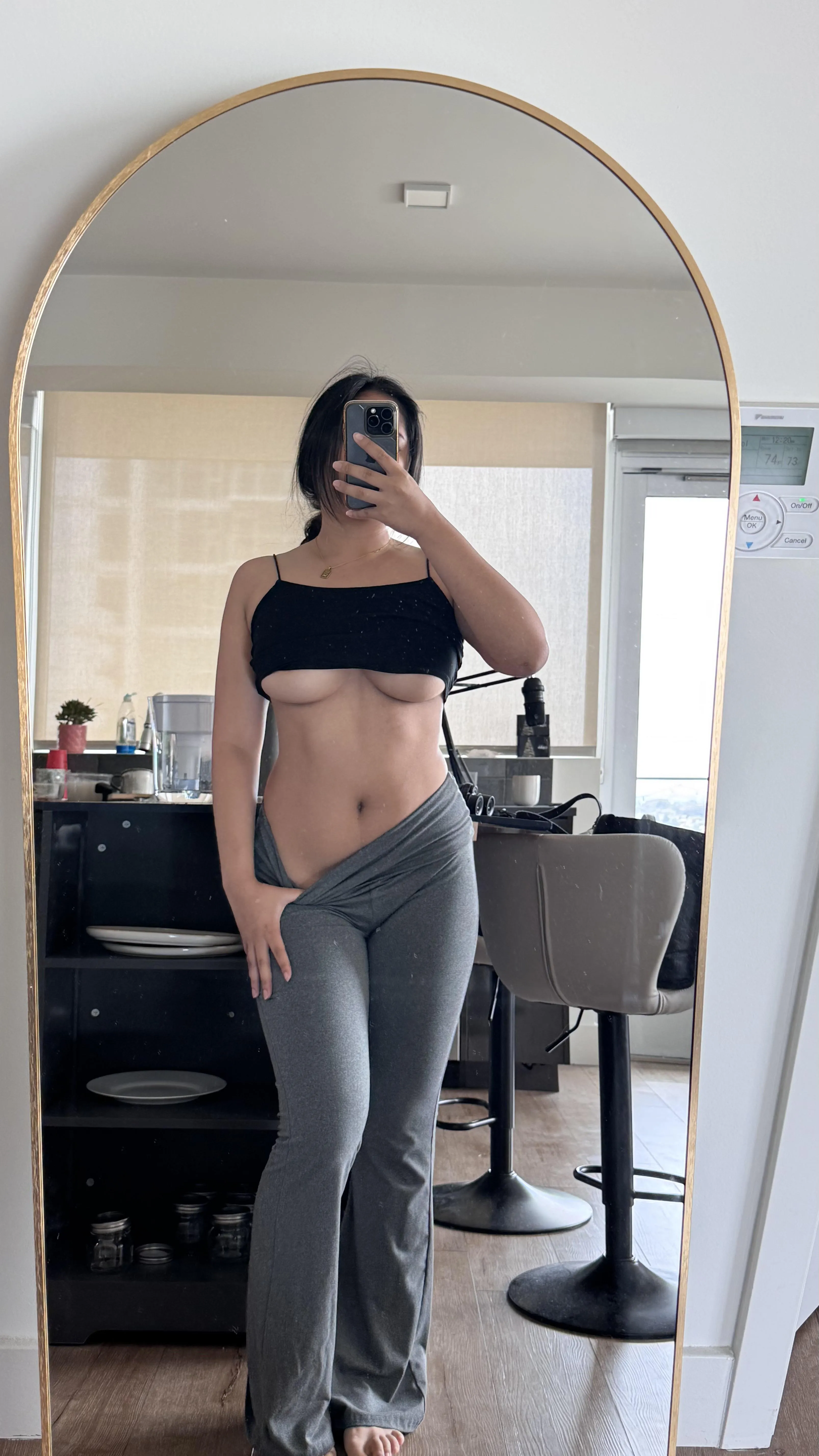 some juicy under boob for you