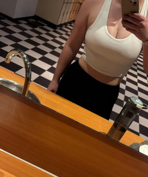 Wie komt me spotten in de gym