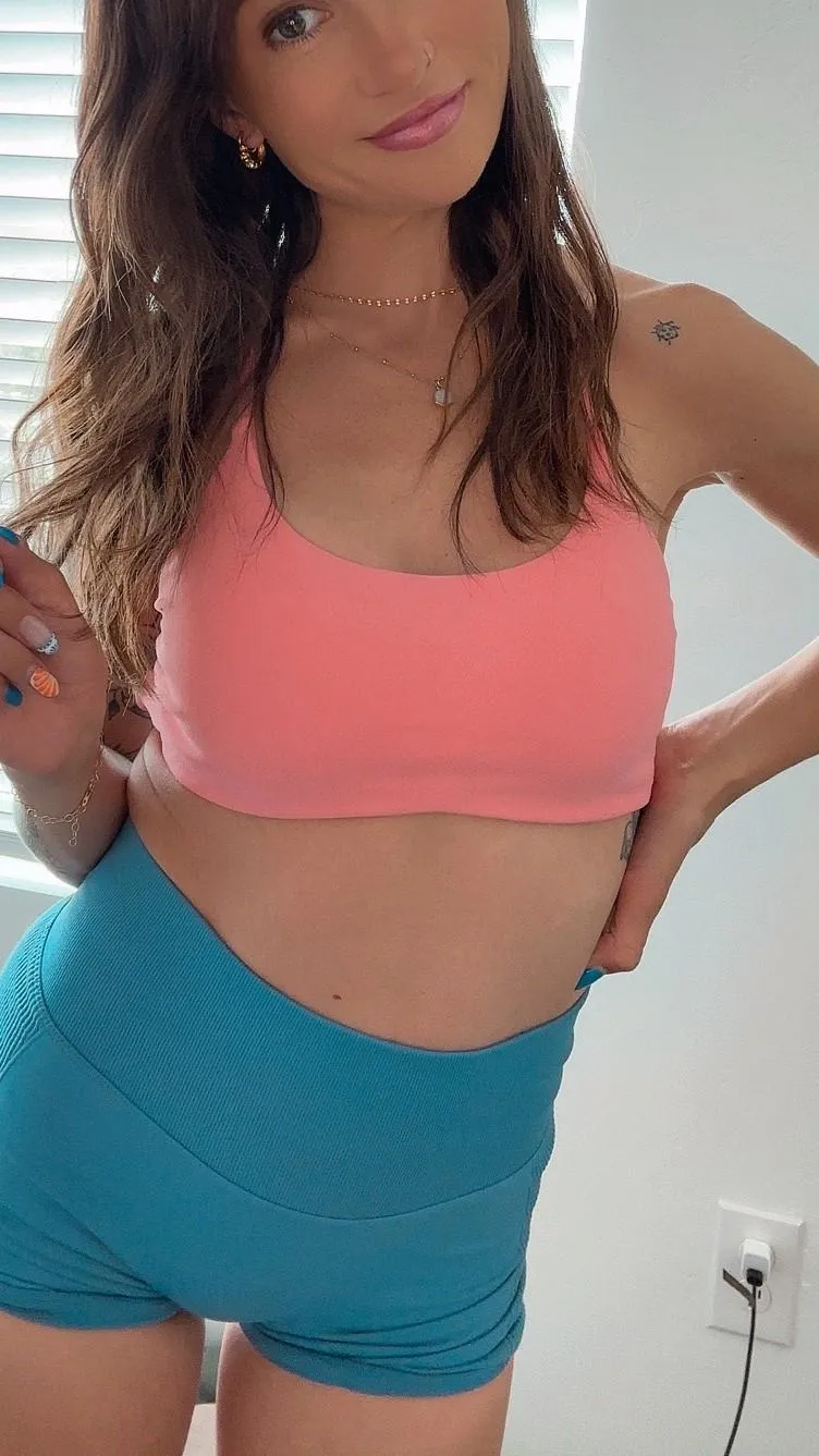 would you fuck a millenial 90s milf if i gave you the chance?