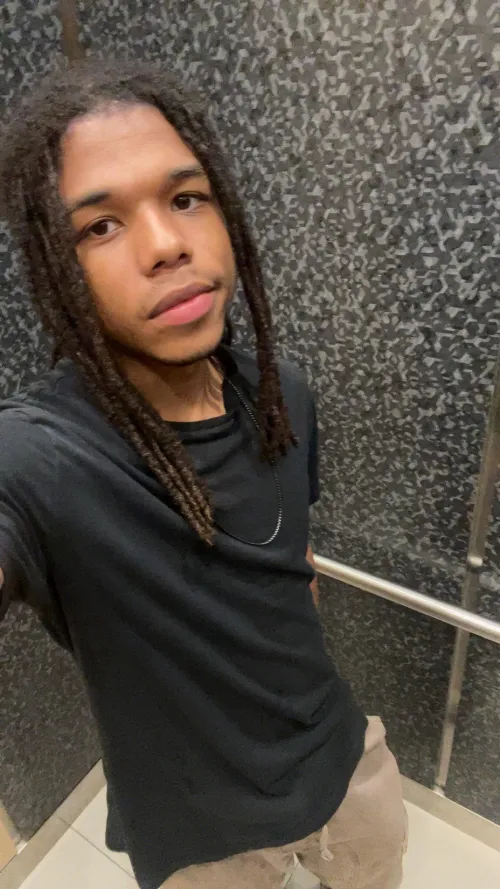 19 [M4F] #Redondo Beach #CA - looking for an older woman who wants a young boy to herself