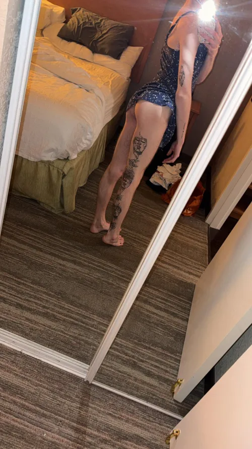 22 bottom hosting at a hotel tn for hot tops around my age add my snap- foxx086