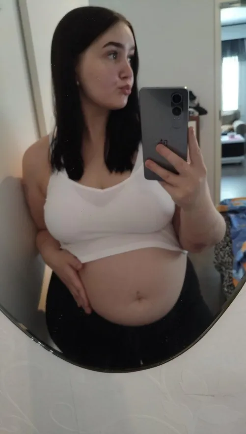 25th week pregnant, I’ve gotten fatter and my tits are bigger, feeling like a fucking cow now