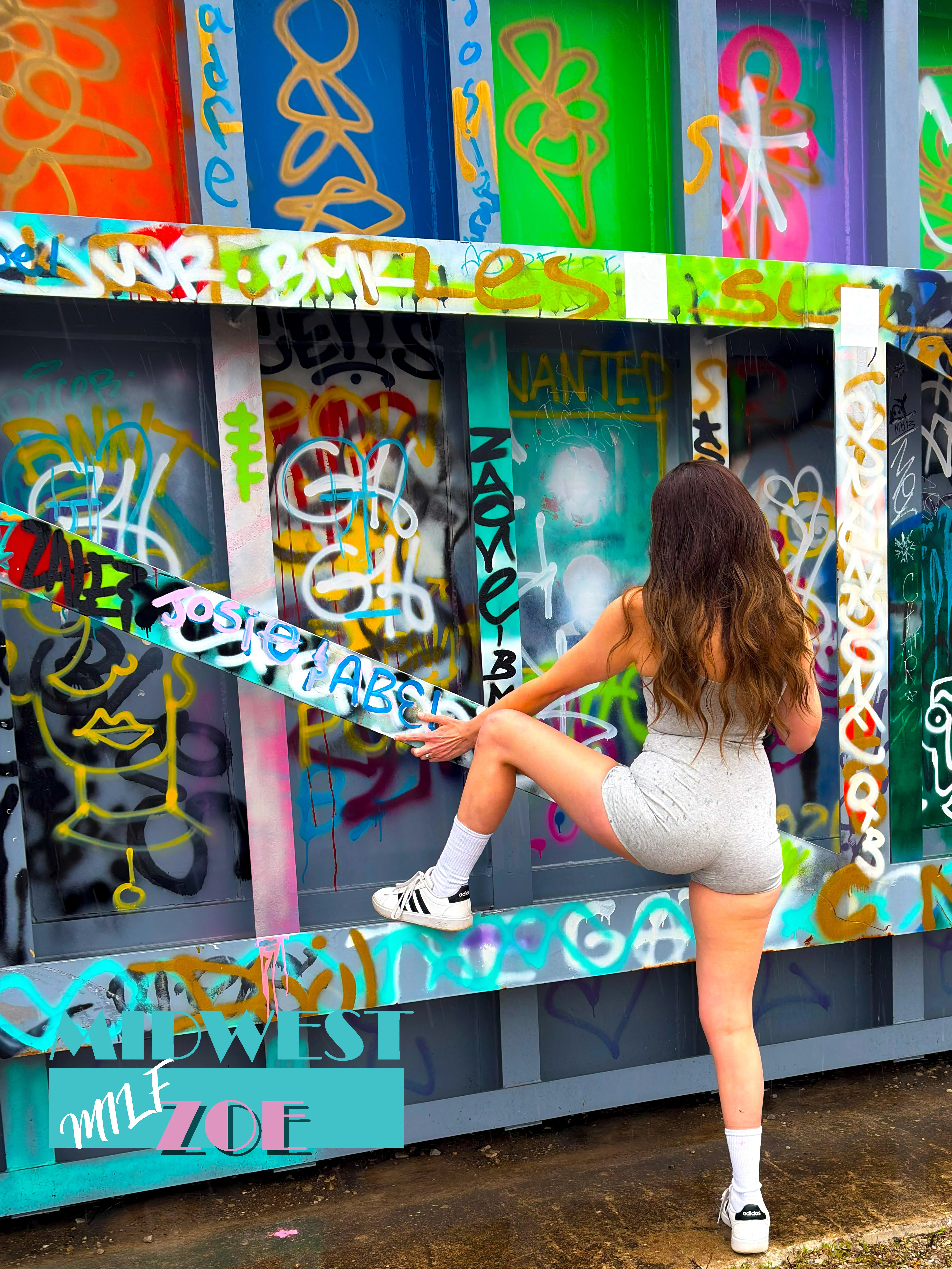 40 Year Old Milf in worn Adidas. Love those stripes!