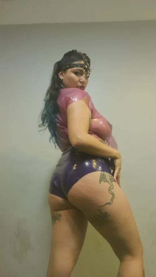 a huge ass in latex? yes good boy, you're in heaven with me