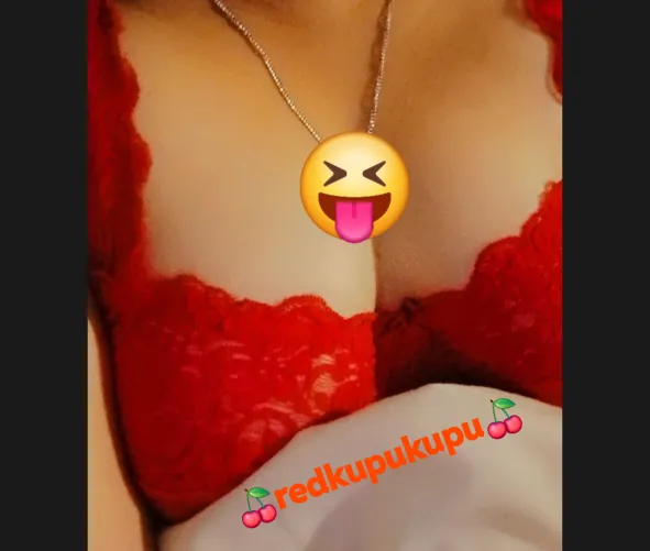 And they say..u be vibrant patching a (F) broken heart in red😉 #beNiceBwoys #justAdecentTease #uCanWatchButYouCantTouch😋