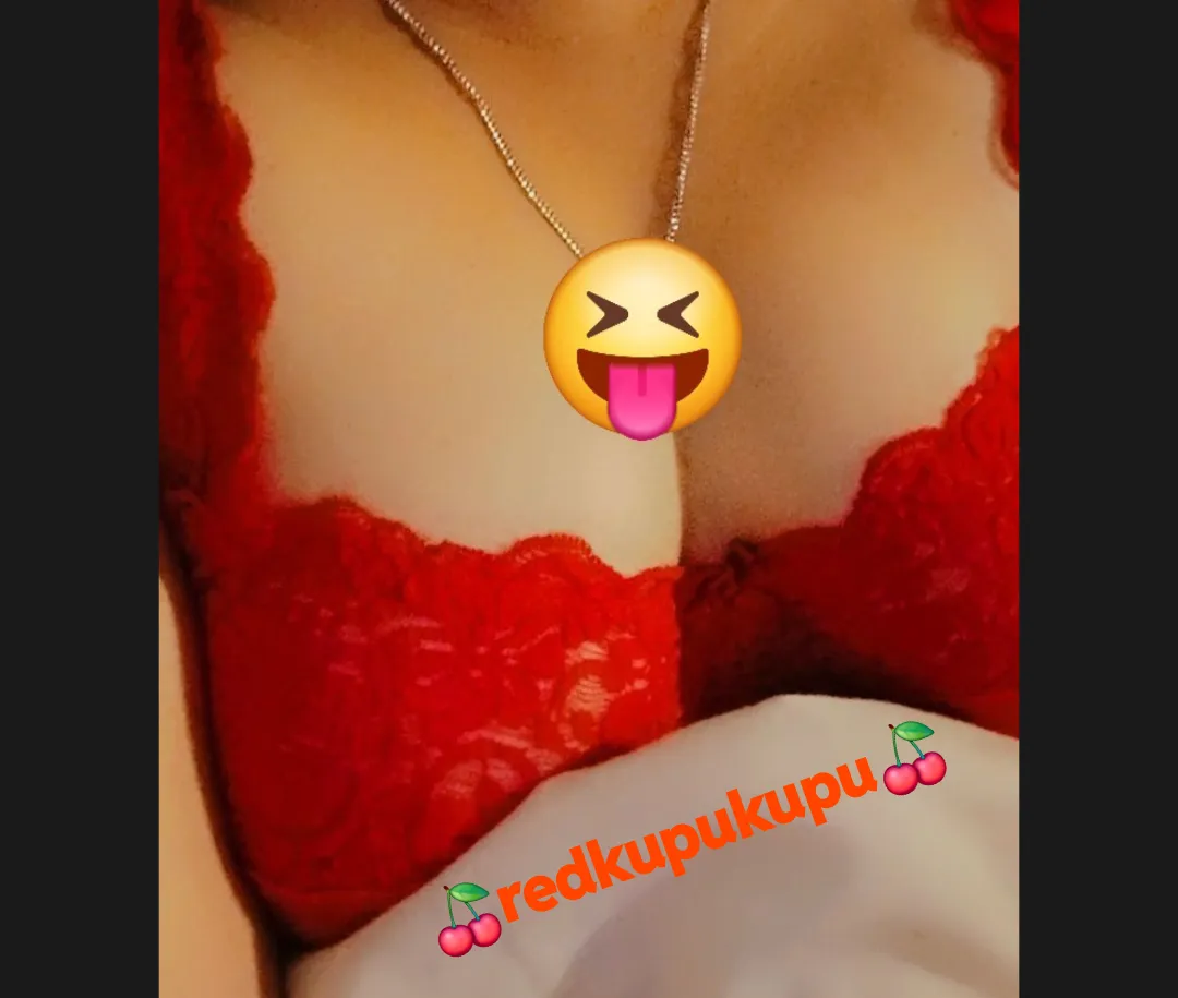 And they say..u be vibrant patching a (F) broken heart in red😉 #beNiceBwoys #justAdecentTease #uCanWatchButYouCantTouch😋