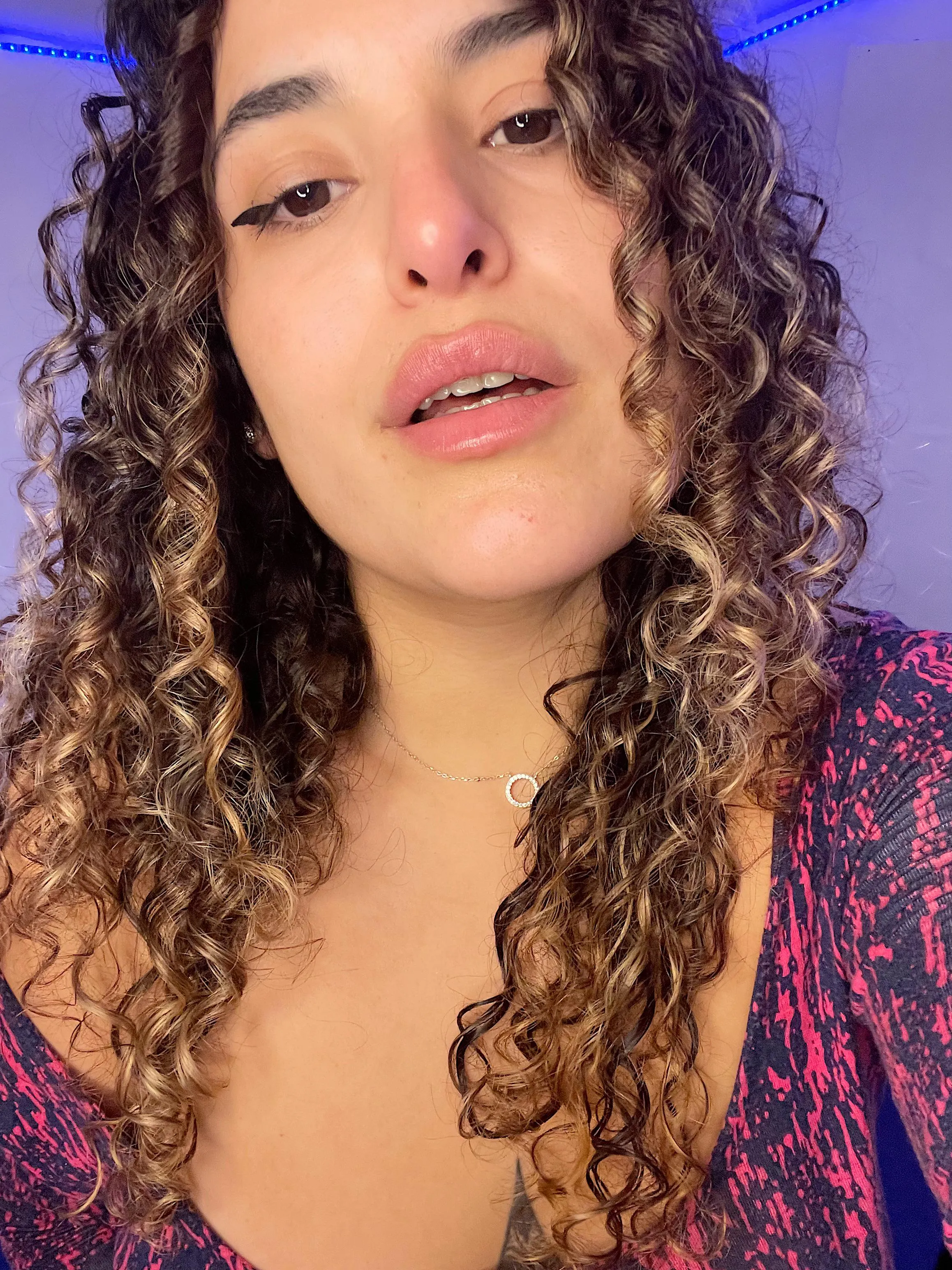 Did you start the week stressed? I want to give you the treatment you deserve and pamper you with my love and my body. Are you ready for a week of pleasure and affection?