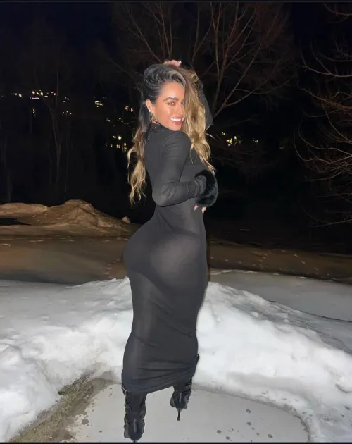 Imagine a BBC fucking her in doggy