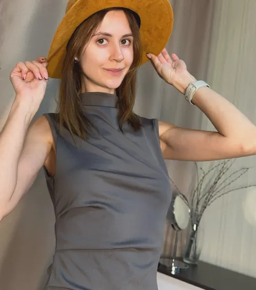 red hats and brown hair always go together