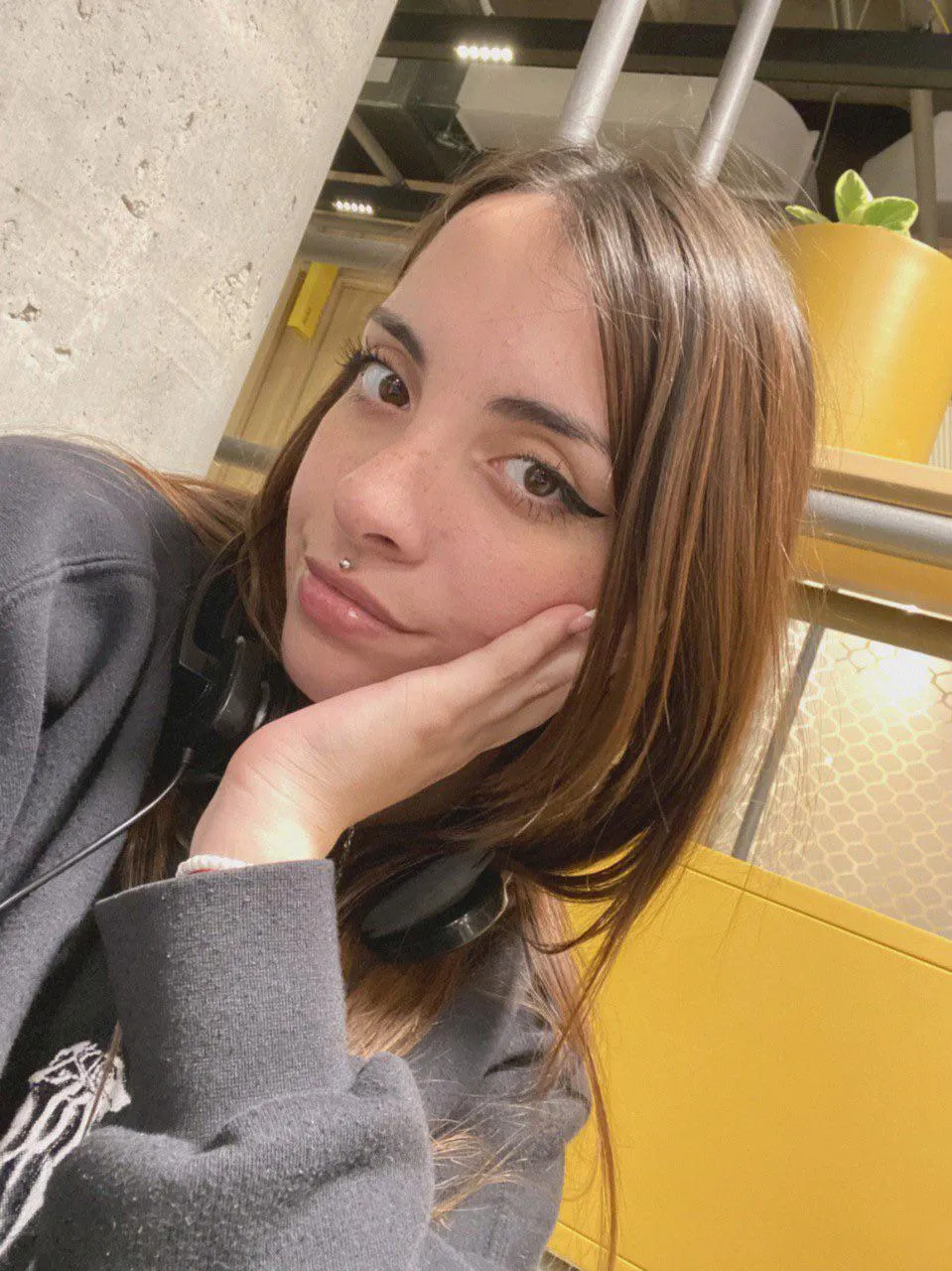 Sweet home Alabama, where the nights are hot and the ones with me are hotter. 23F4M